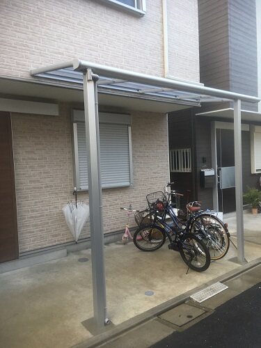 テラス屋根　ヴェクター 600N/平方メートル　柱標準タイプ 関東間 間口:2間(3670mm) 出幅:4尺(1170mm） 高さ:(3000mm） ロング柱 屋根形状/フラット型 屋根/ポリカーボネート 柱2本 積雪:20cmまで